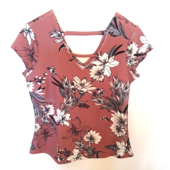 Spring Floral Knit Crepe V-Neckline Top - Picture 5 of 11